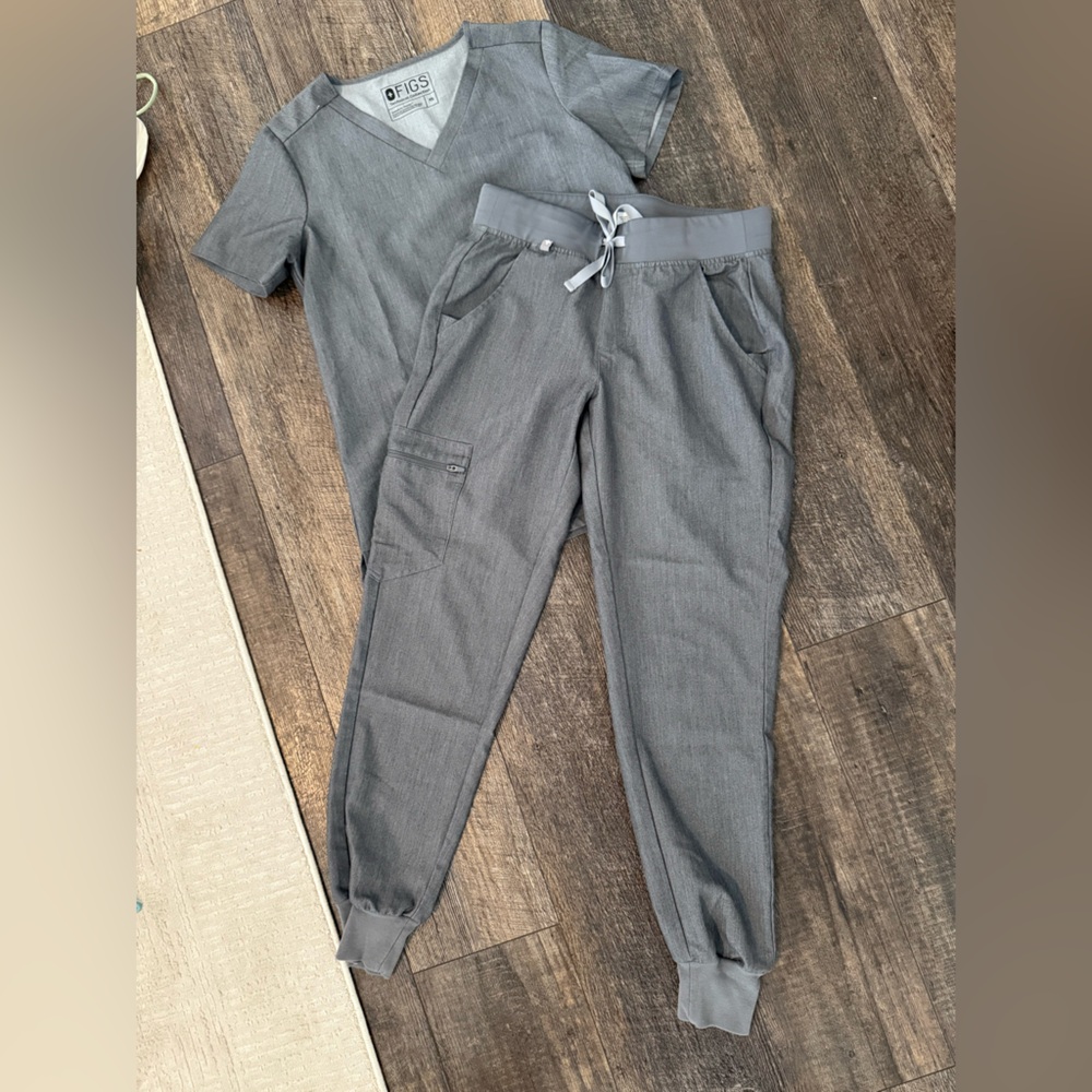 Figs Grey Scrub Set